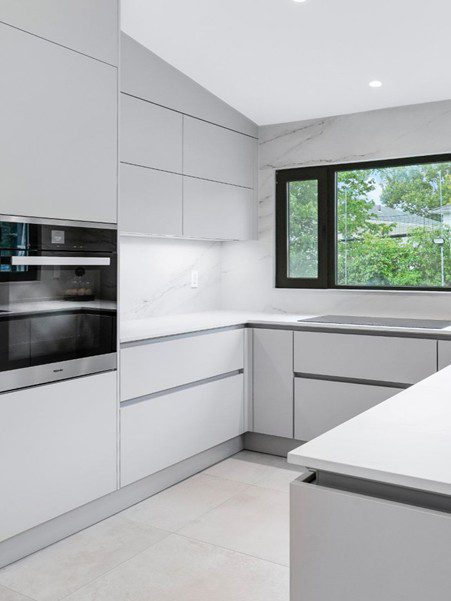 Minimalist & Handleless Kitchen Cabinets