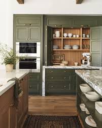 What cabinet colors are trending in 2025 (3)