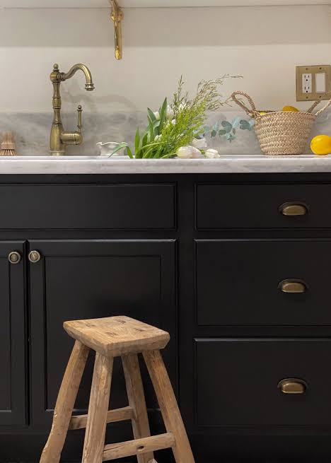 Best Hardware Pulls for Black Cabinets