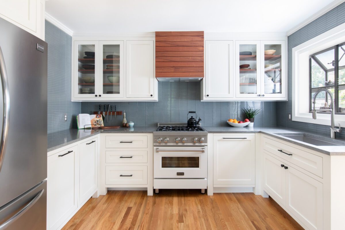 The Compact U-Shaped Layout With Pull Out Pantries